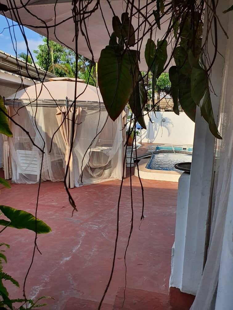 un-superbe-patio-au-bord