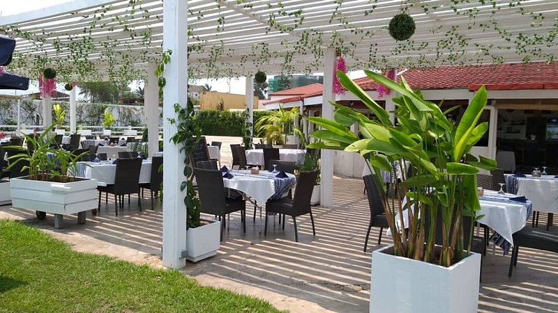 dejeuner-terrasse.jpg