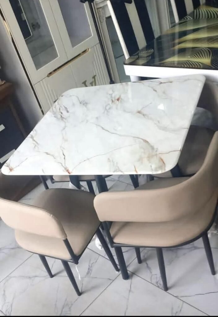 TABLE À MANGER